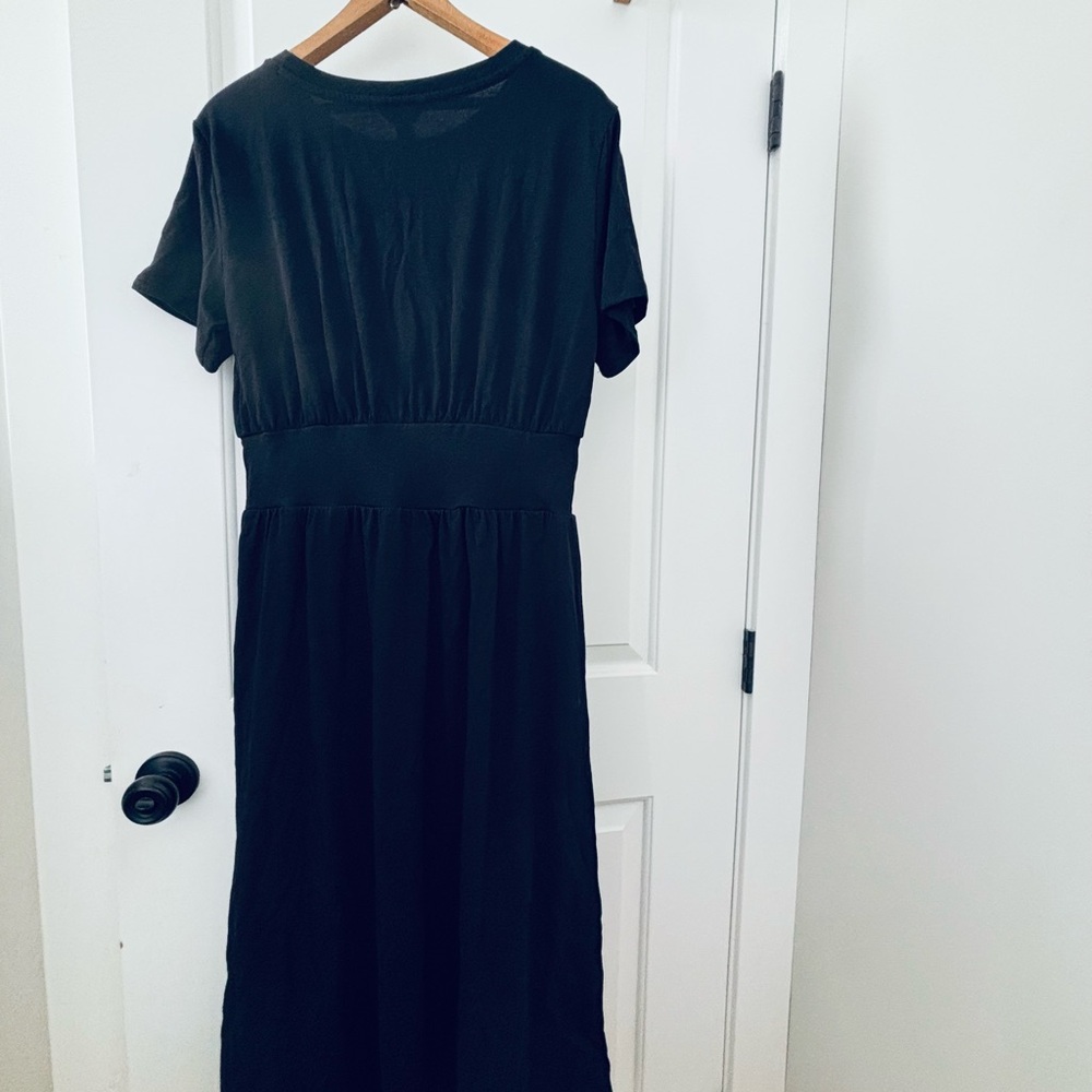 Black dress - Picture 2 of 4